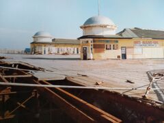 Hastings Pier 1990 01